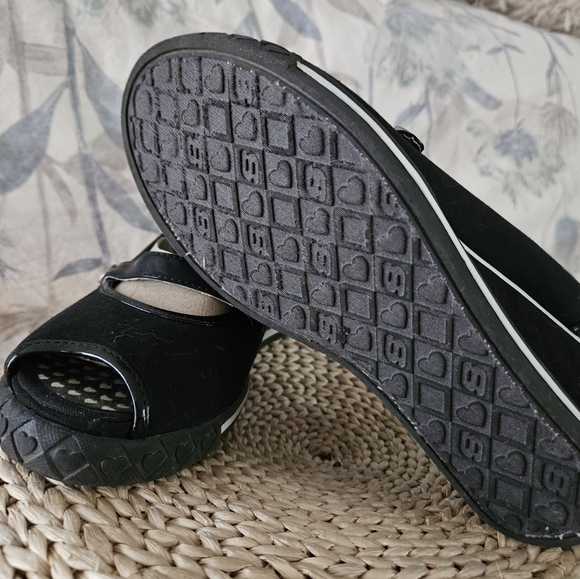 Cutest Cotton Wedges - Picture 3 of 5